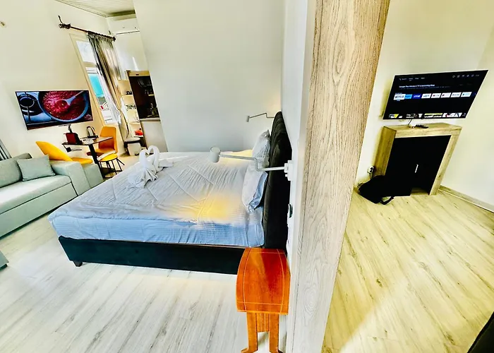 Travelers Luxury Suites, Studios & Apartments