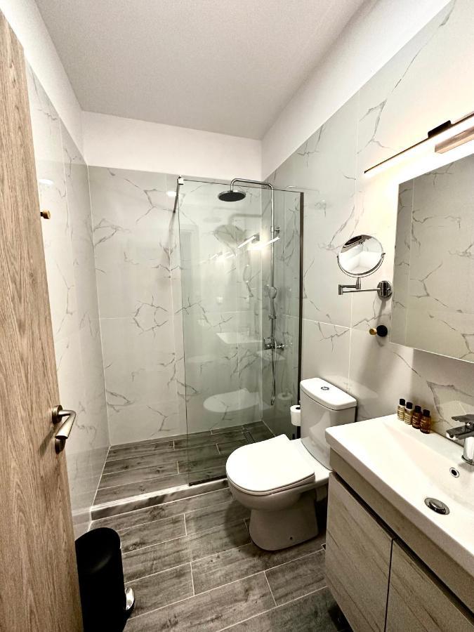 Travelers Luxury Suites, & Apartment
