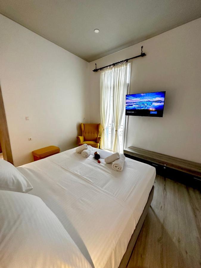 Apartment Travelers Luxury Suites, &