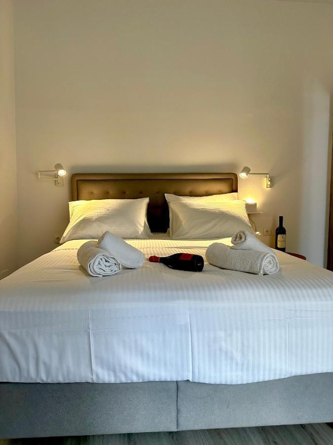 Apartment Travelers Luxury Suites, &
