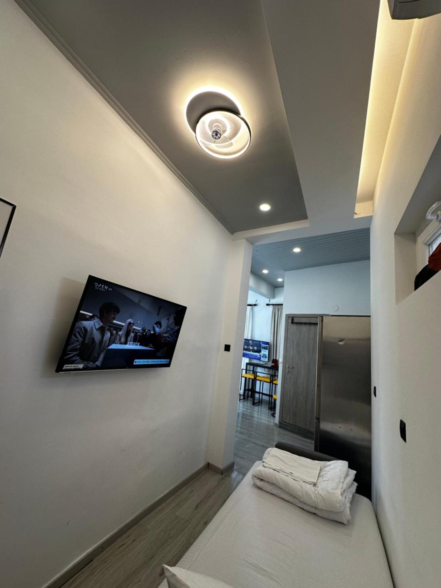Apartment Travelers Luxury Suites, & *