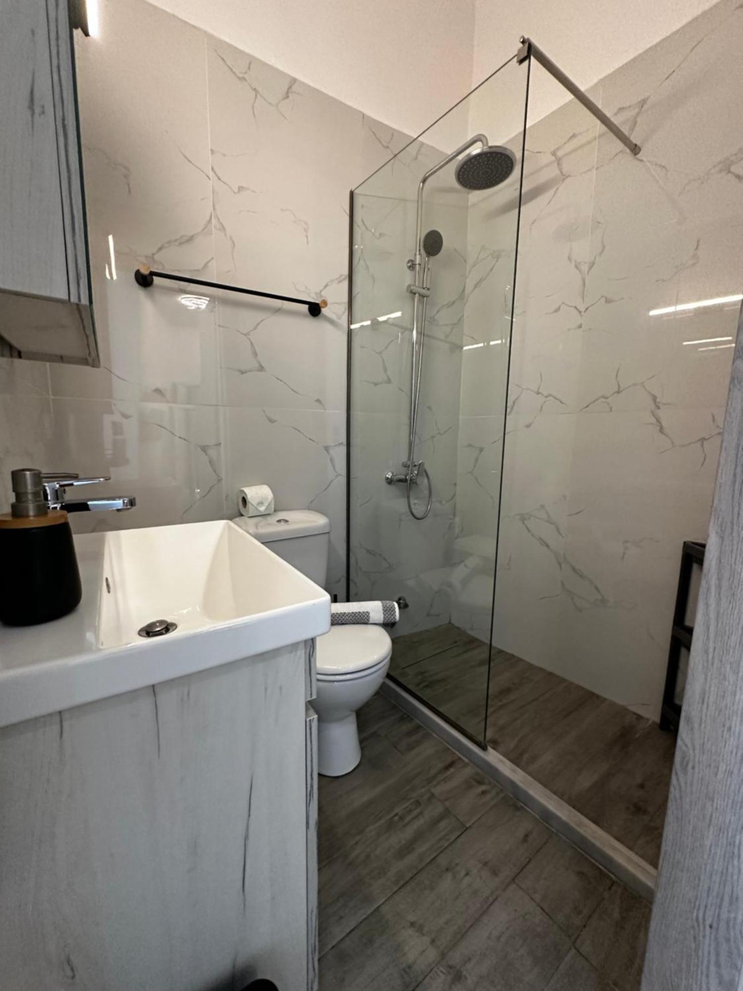 Apartment Travelers Luxury Suites, &