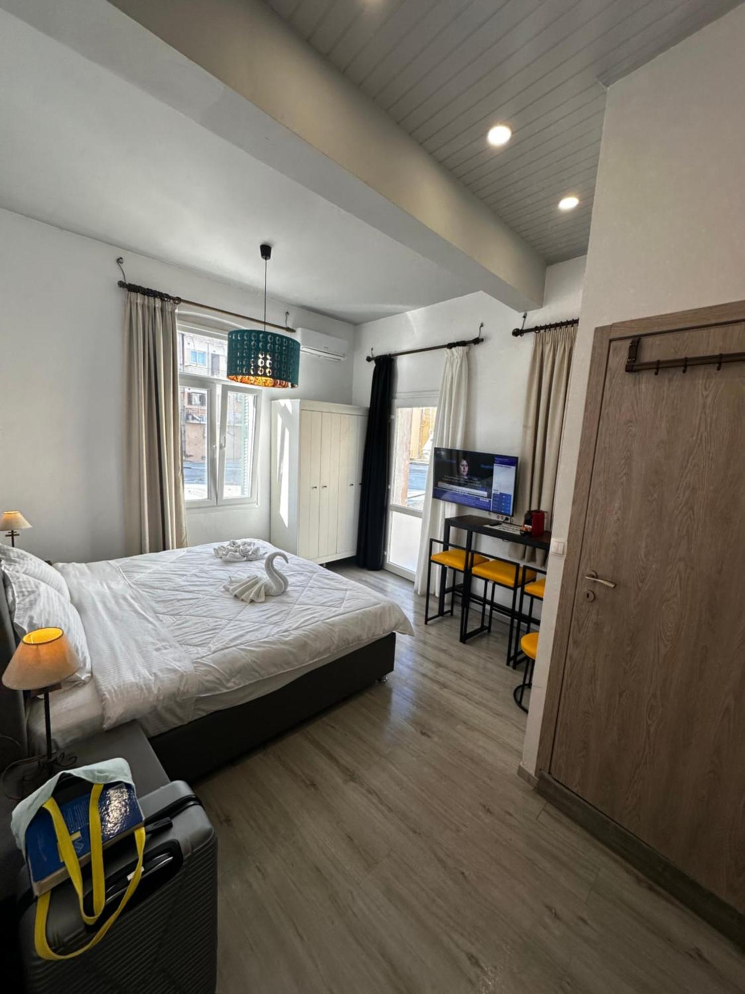 Travelers Luxury Suites, & Apartment Corfu (city)
