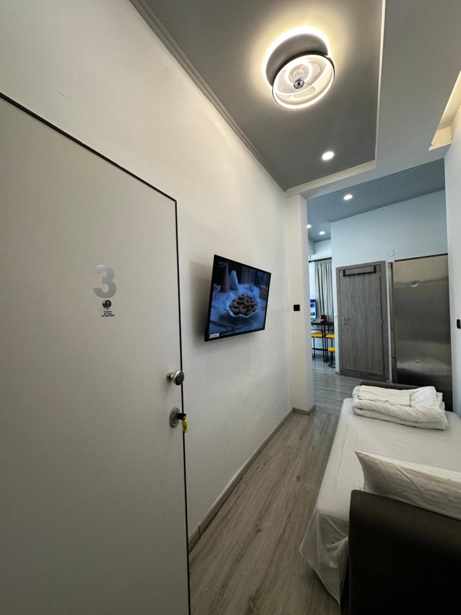 Apartment Travelers Luxury Suites, & *