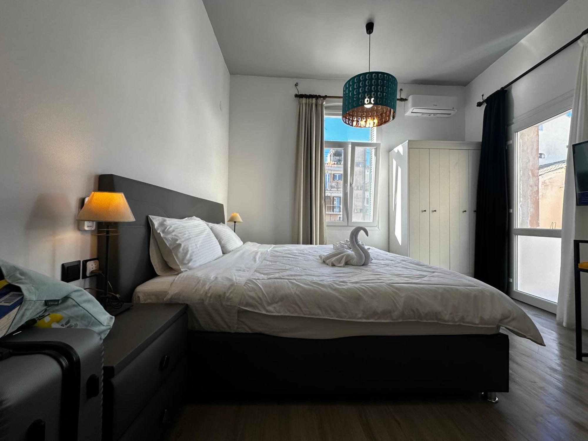 Apartment Travelers Luxury Suites, &