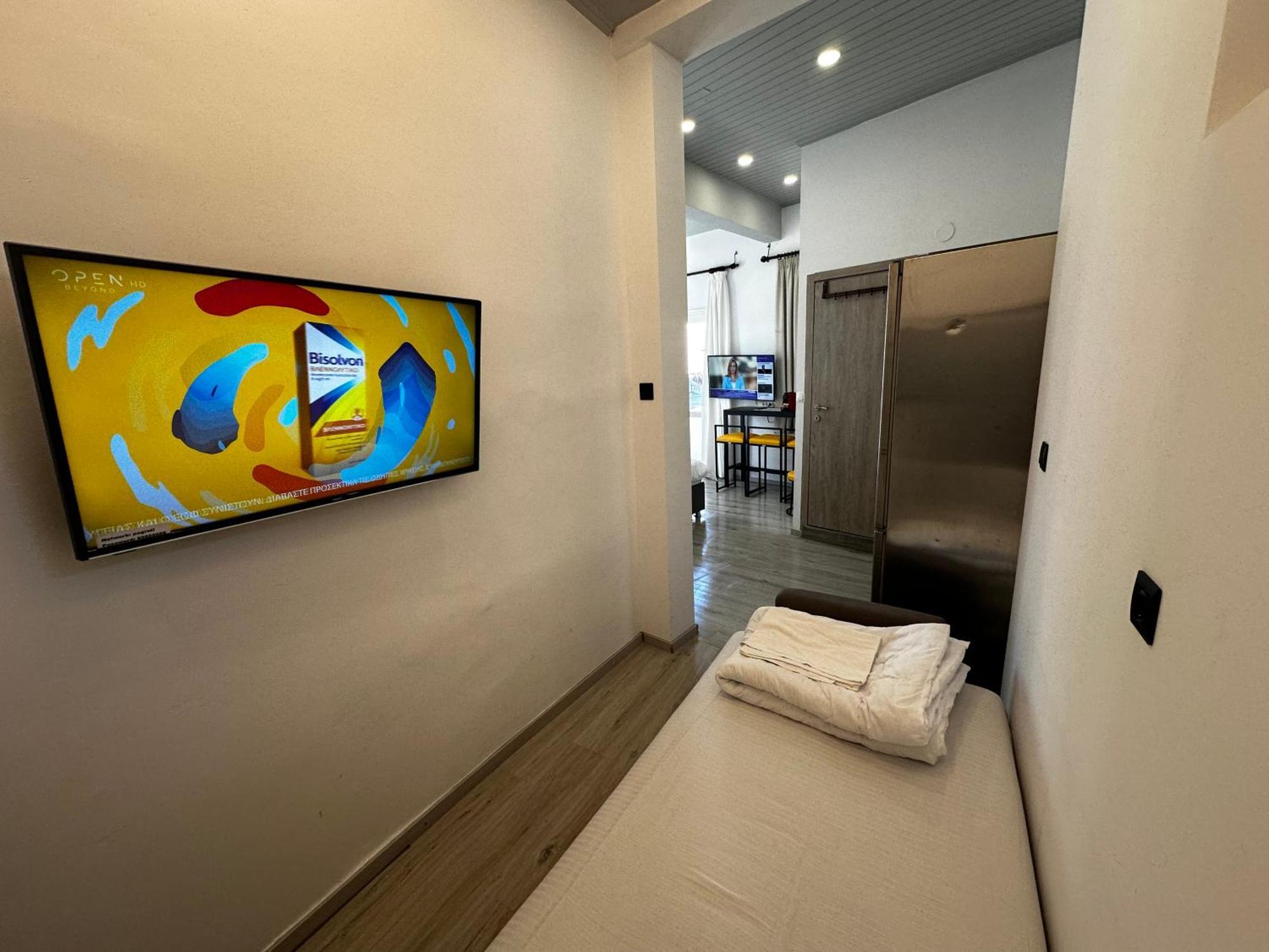 Apartment Travelers Luxury Suites, & *