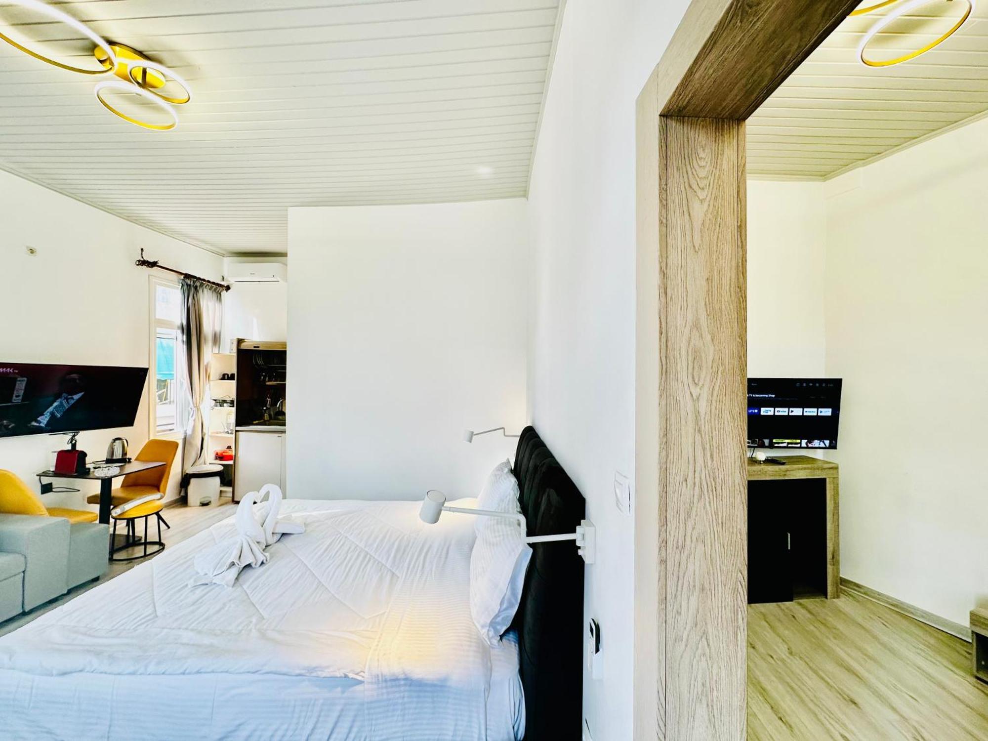 Travelers Luxury Suites, & Apartment Corfu (city)