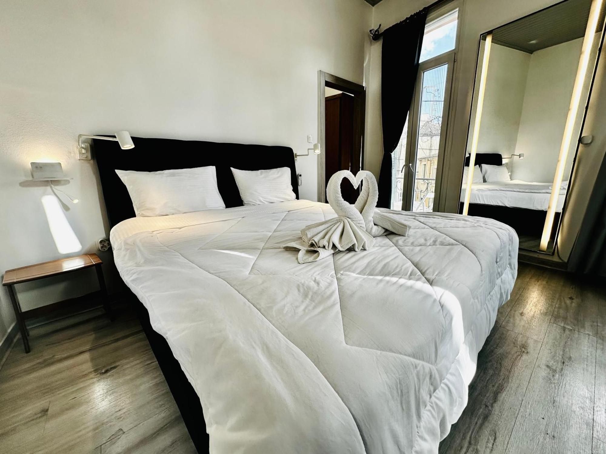 Travelers Luxury Suites, & Apartment