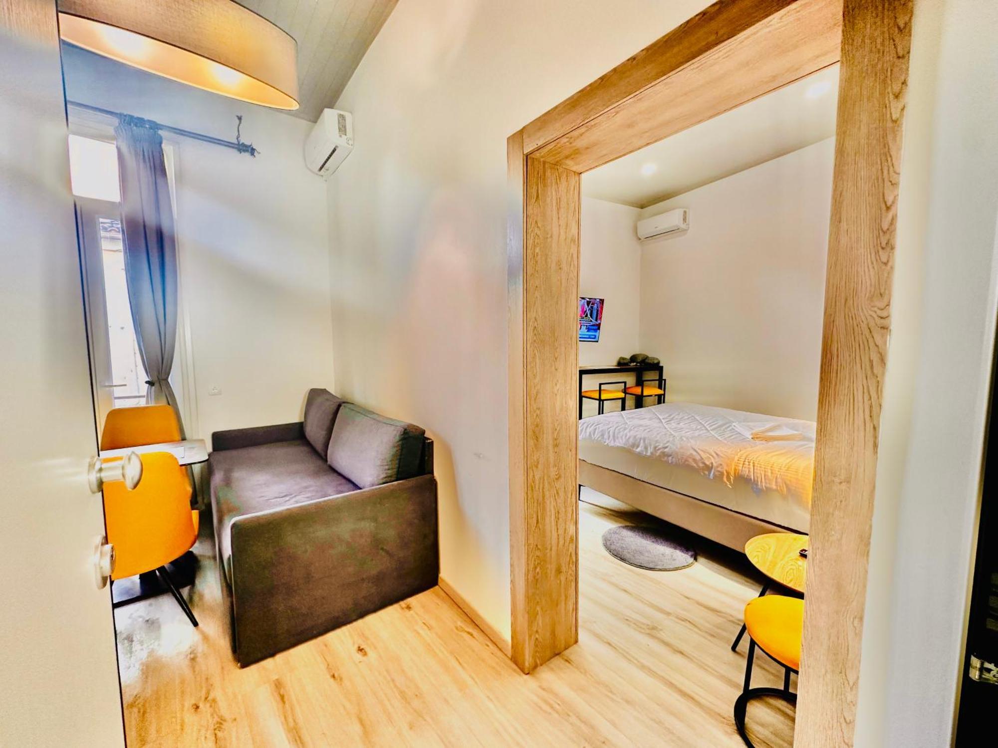 Apartment Travelers Luxury Suites, &