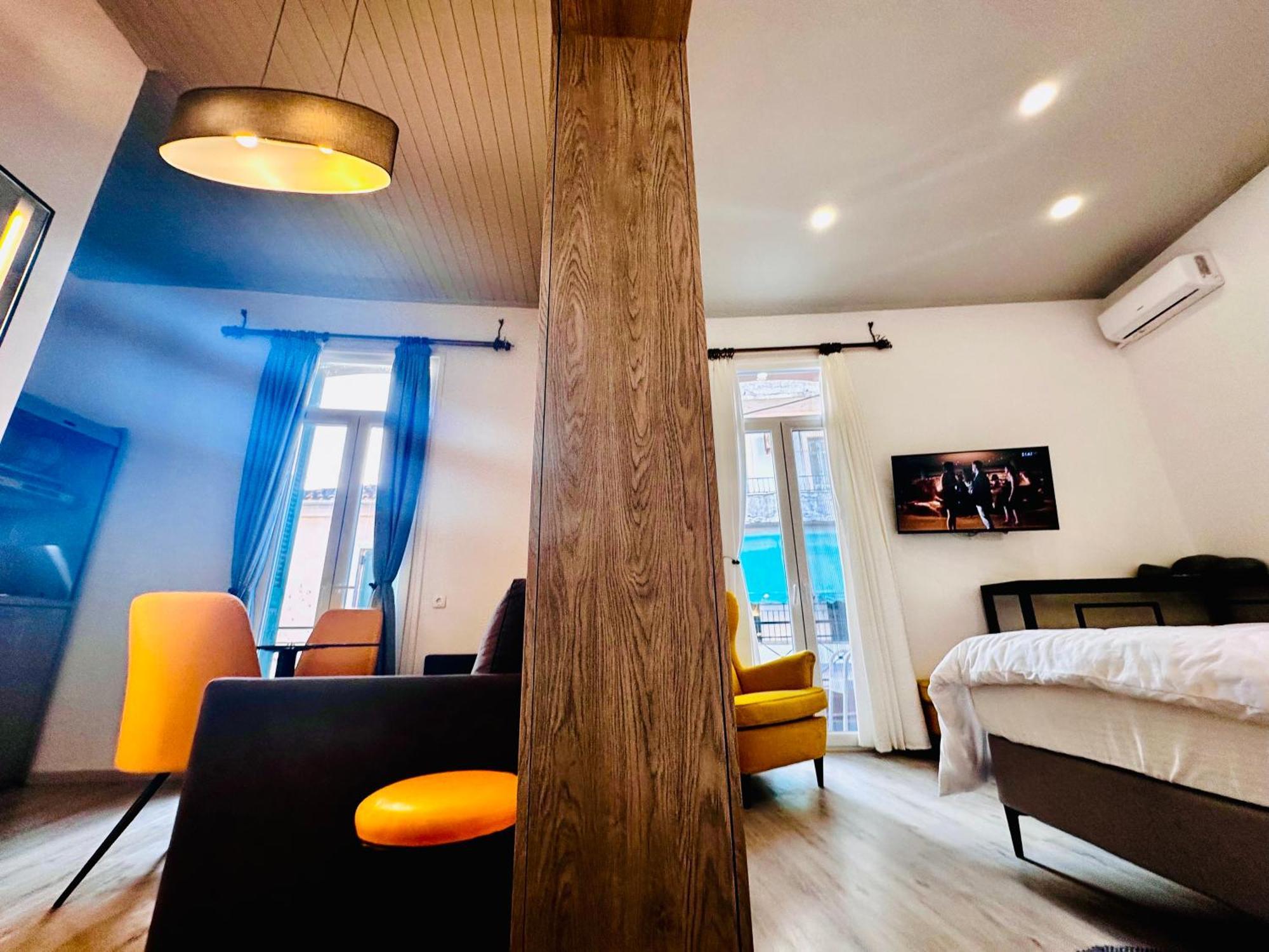 Travelers Luxury Suites, & Apartment Corfu (city)
