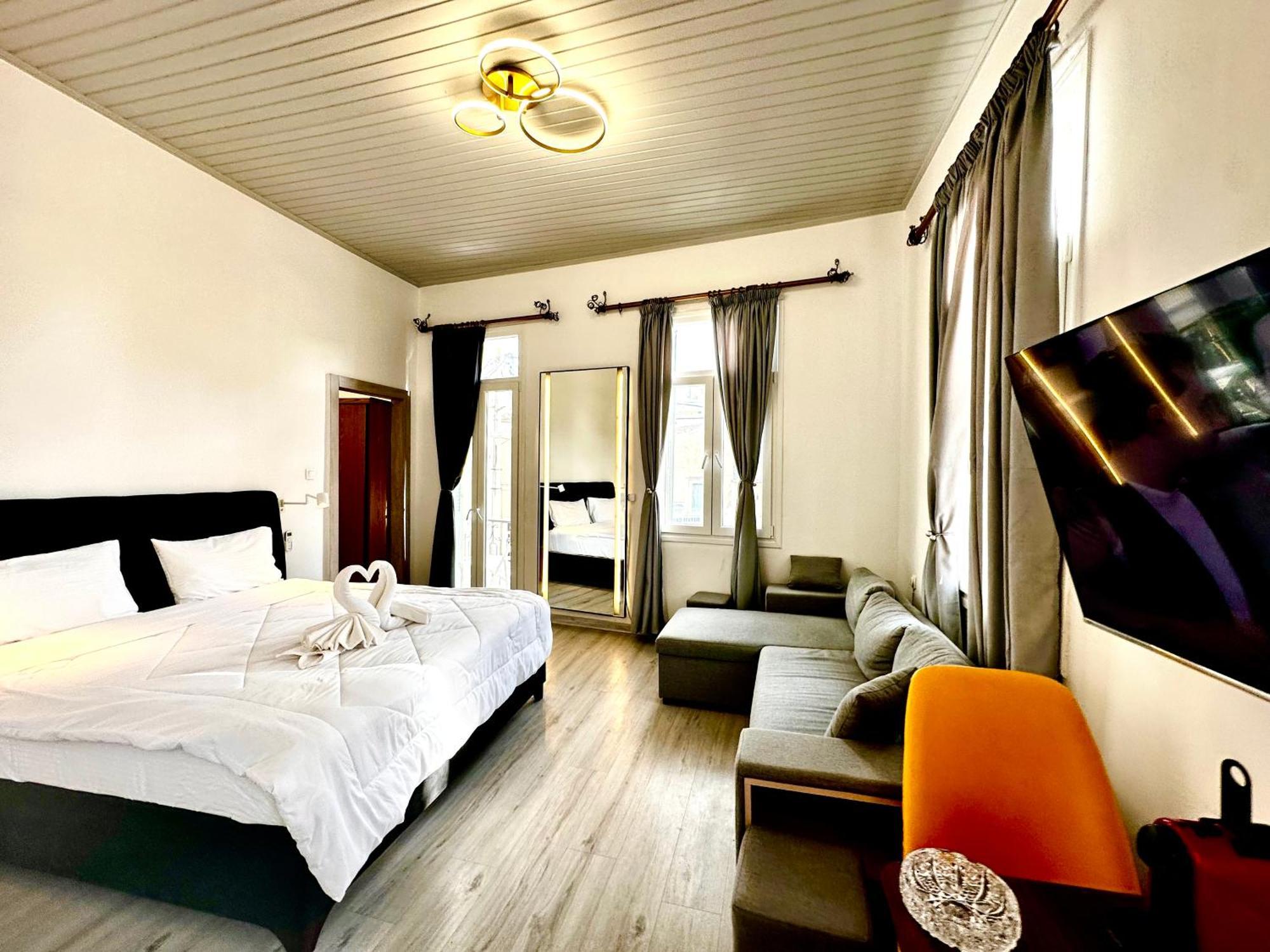 Travelers Luxury Suites, & Corfu (city)