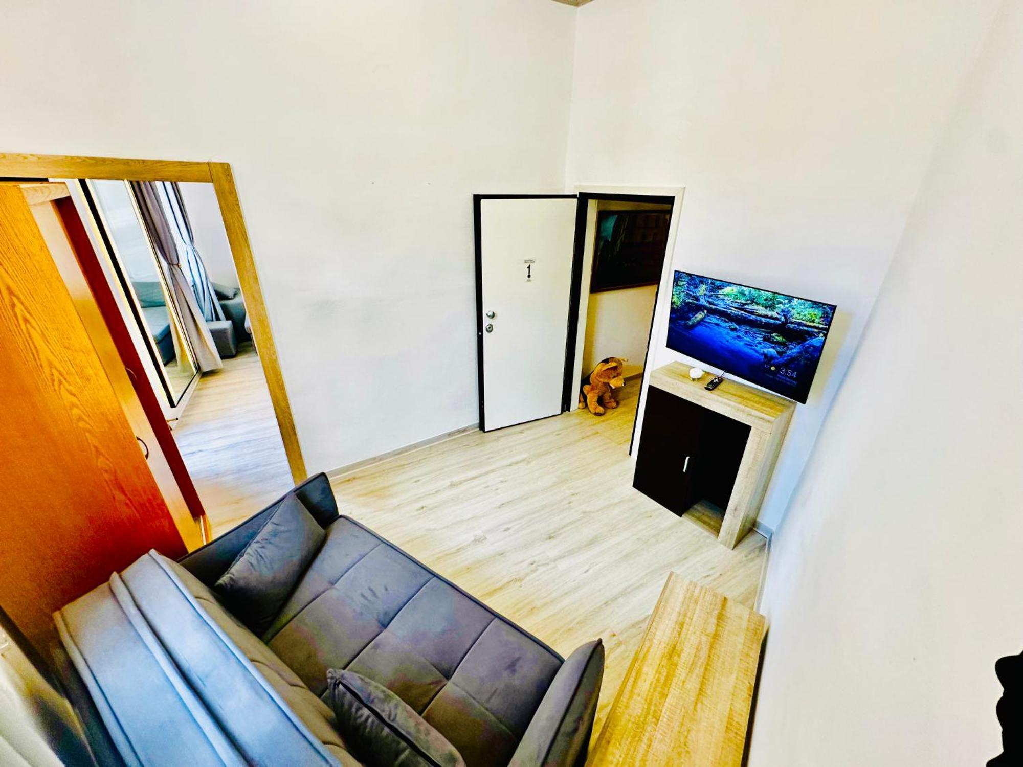 Travelers Luxury Suites, & Apartment *
