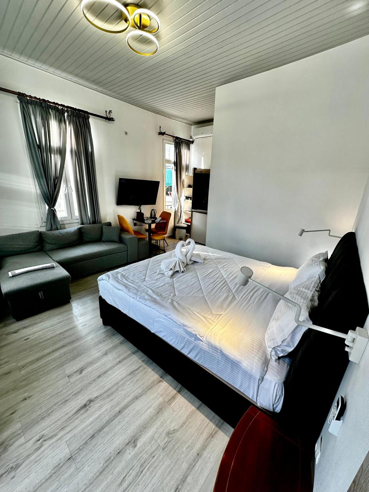 Travelers Luxury Suites, & * Corfu (city)
