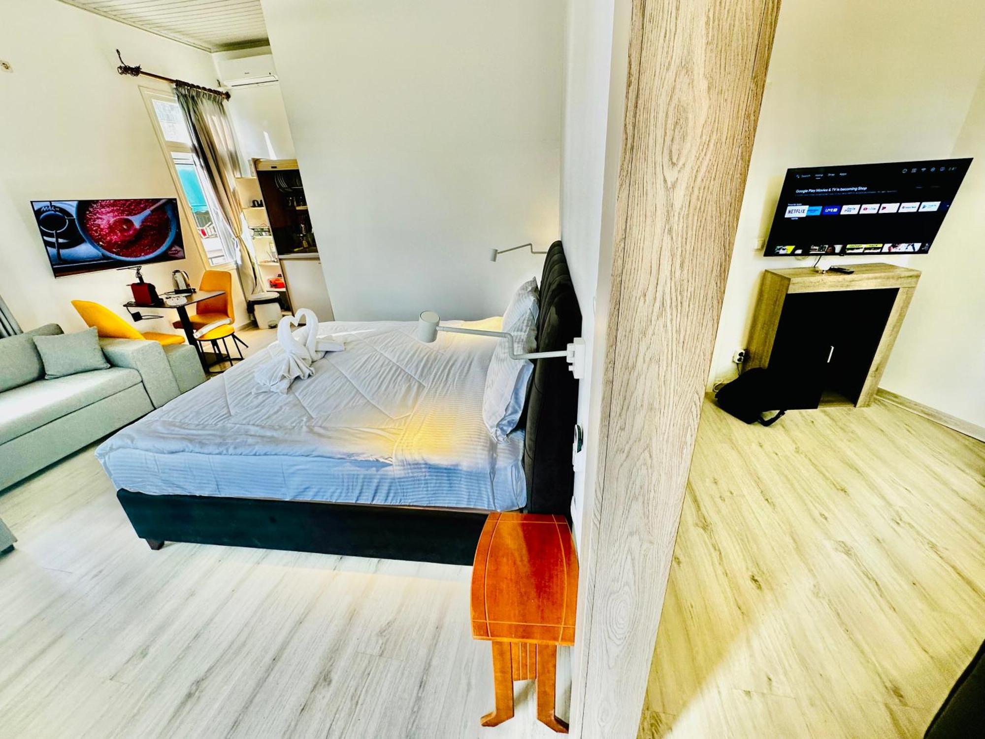 Travelers Luxury Suites, & Corfu (city)