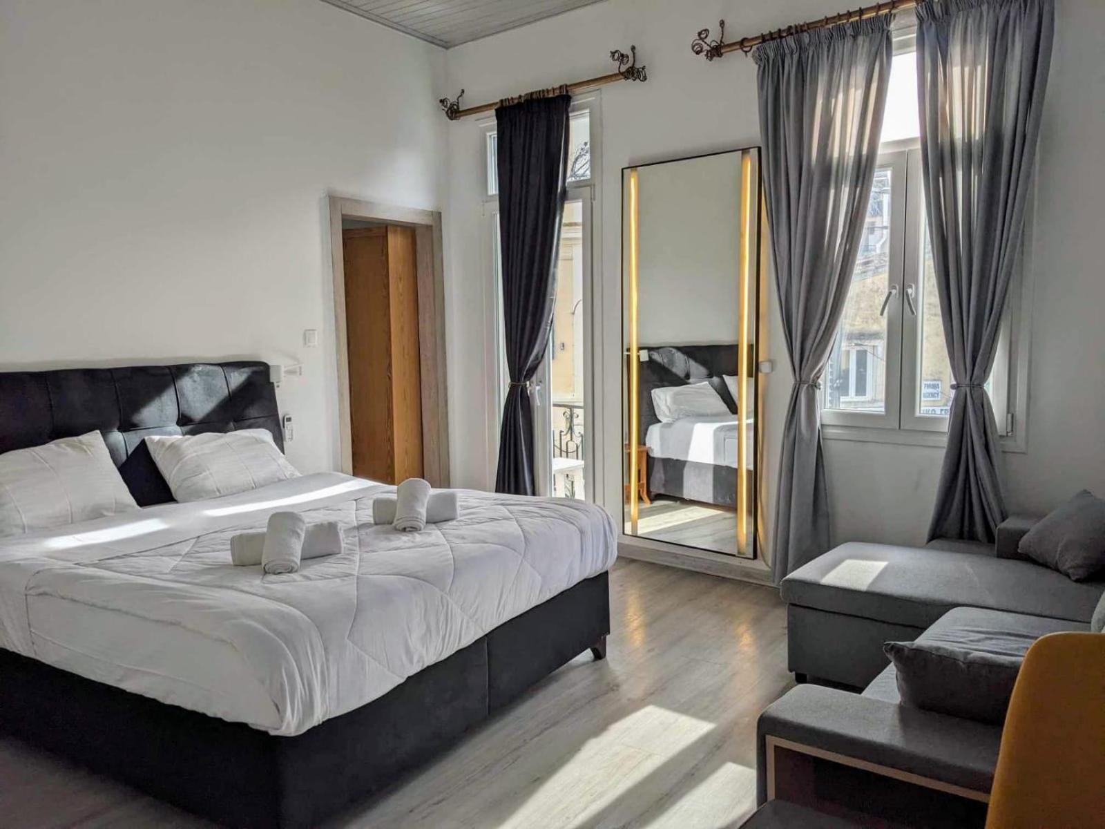 Apartment Travelers Luxury Suites, &